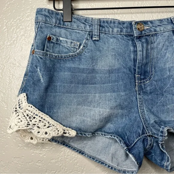 Zara Trafaluc Premium Wash Women's Lace Trimmed Blue Denim Shorts - Picture 4 of 8